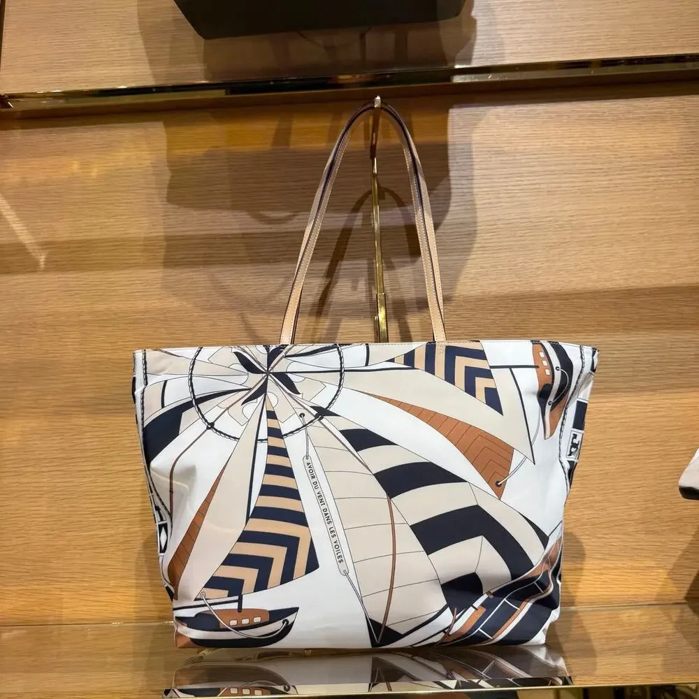 NEW‼️Tory Burch Nylon Printed Tote 180306